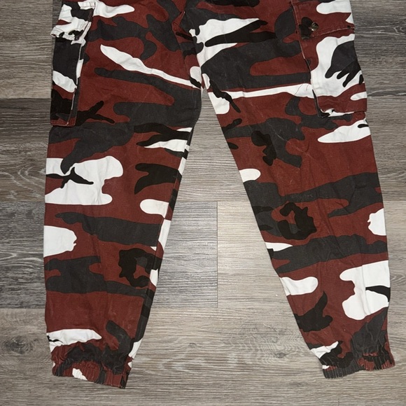 Paper Heart Red, Black & White Camo Cargo Pants - Size Medium - Picture 5 of 10